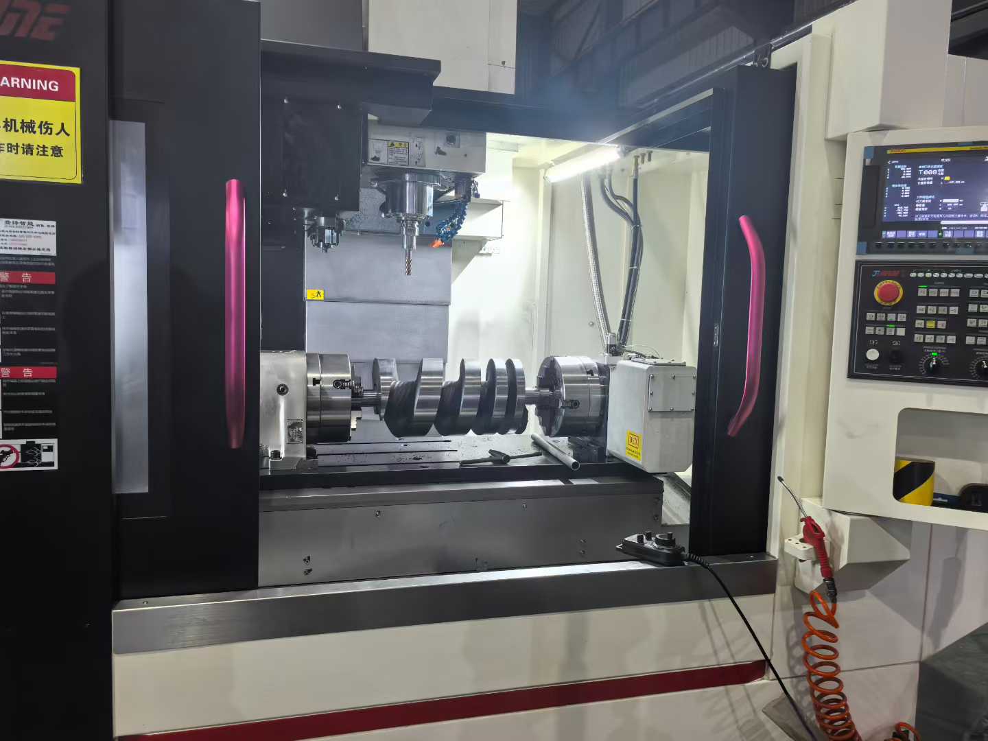 螺杆转子精密加工现场